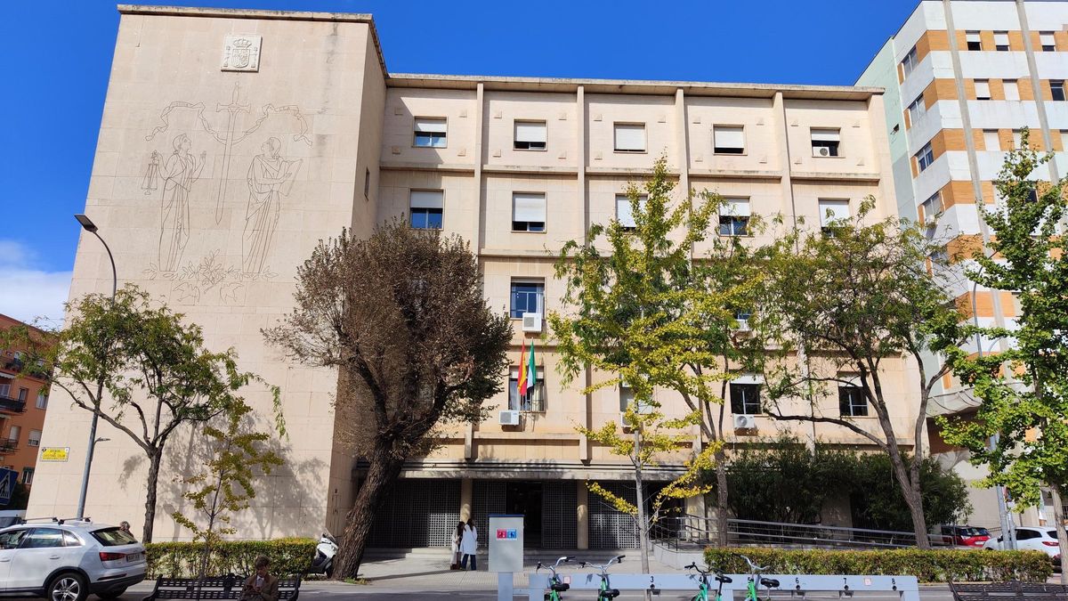 Edificio de la Audiencia Provincial de Badajoz, en la avenida de Colón.