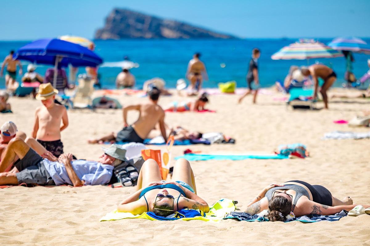 Llegada masiva de turistas el Jueves Santo a Benidorm