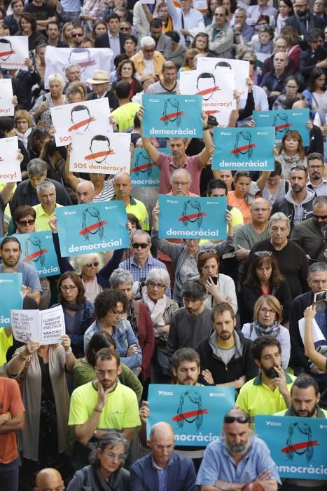 Concentració a la Plaça del Vi per protestar contra les detencions de Cuixart i Sànchez.