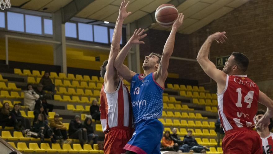 El Martorell guanya al Saragossa i abandona la promoció de descens (67-66)