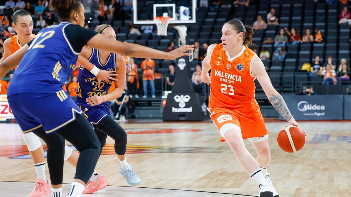 Valencia Basket Femenino contra el Fenerbahce Opel en el Roig Arena