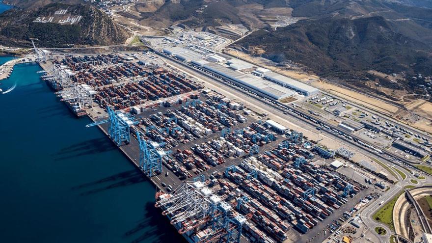 Tánger ya transporta más contenedores que los puertos de Valencia y Barcelona juntos