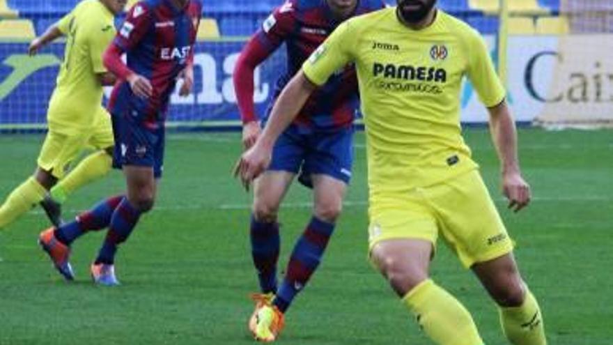 Carlos Martínez firmó los dos goles de su equipo el sábado en el campo del Espanyol B.