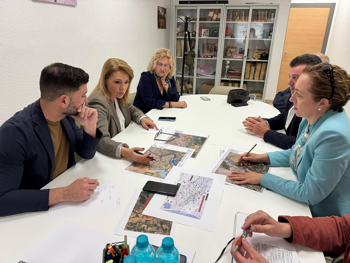 Reunión entre la alcaldesa de Godelleta y la vicepresidenta Camarero.