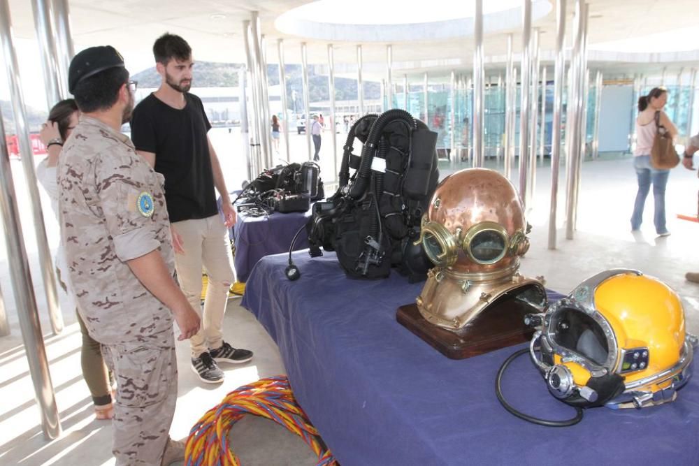 Puertas abiertas del buque Infanta Elena y exposiciones por el Día de las FF AA en Cartagena