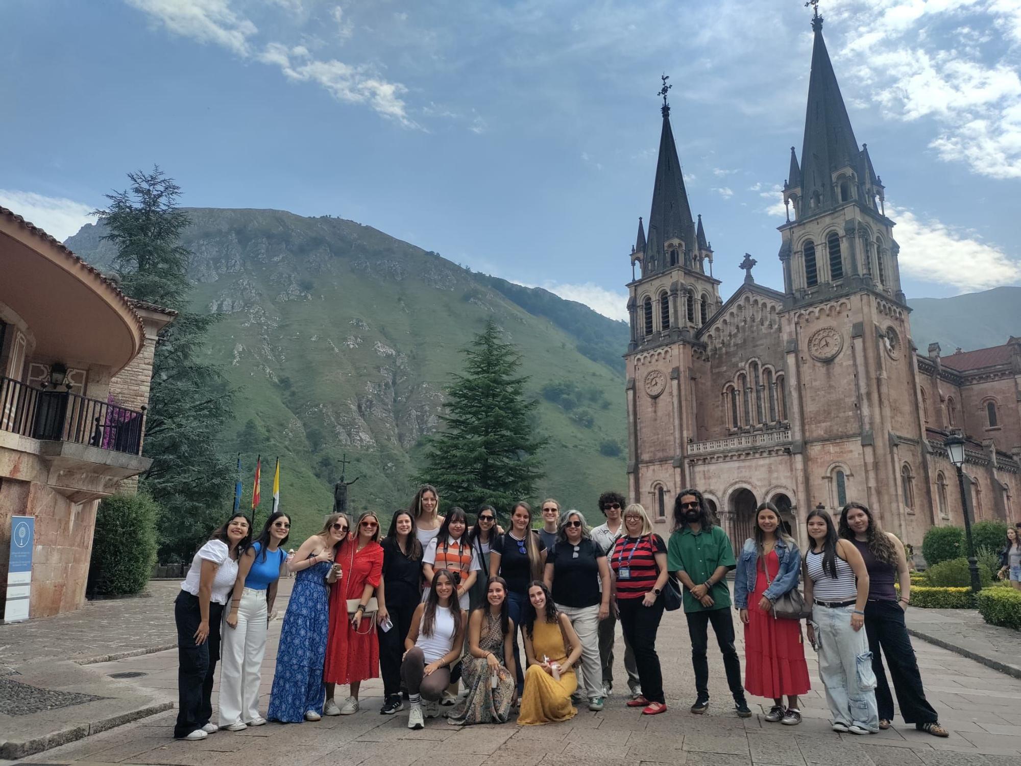 Los participantes del Campus Orígenes en Covadonga