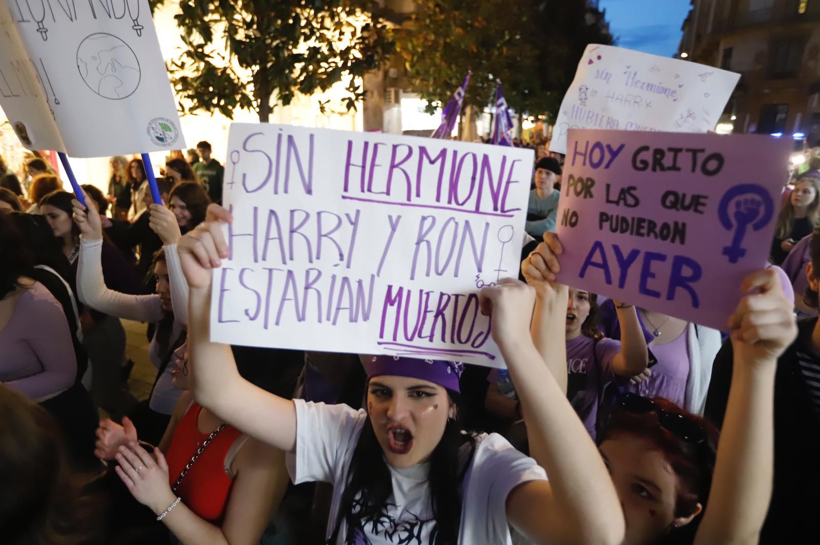 La manifestación del 8M recorre las calles de Córdoba