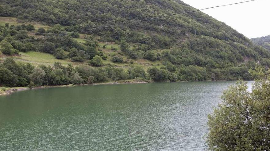 El embalse de Tanes, en el parque natural de Redes.