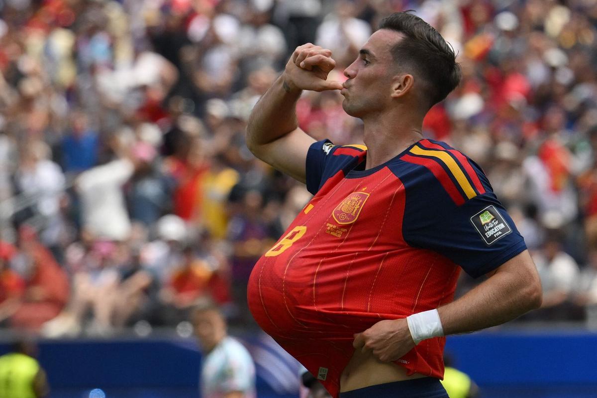 Fabián Ruiz celebra su gol contra Bélgica.
