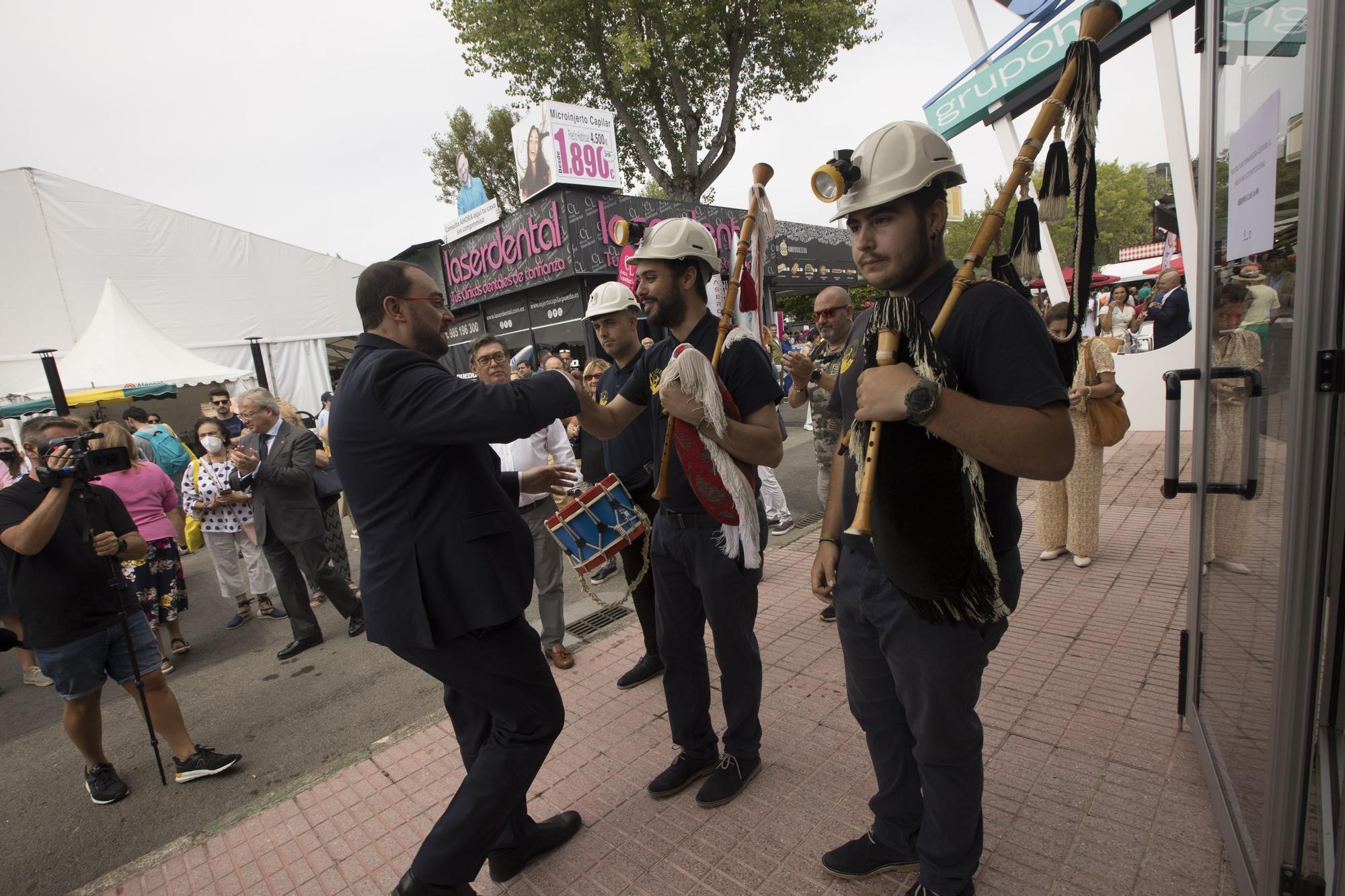 En imágenes: La visita de Adrián Barbón a la Feria de Muestras