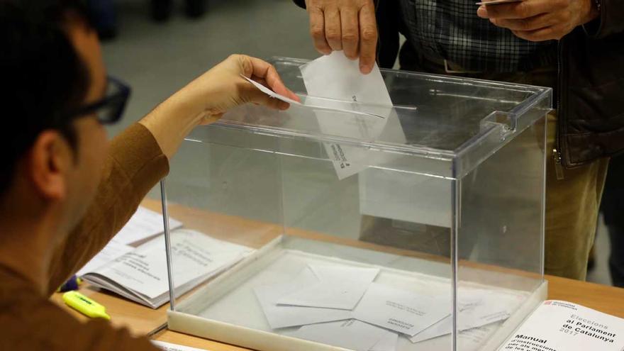 Què passa si no em presento a una mesa electoral?