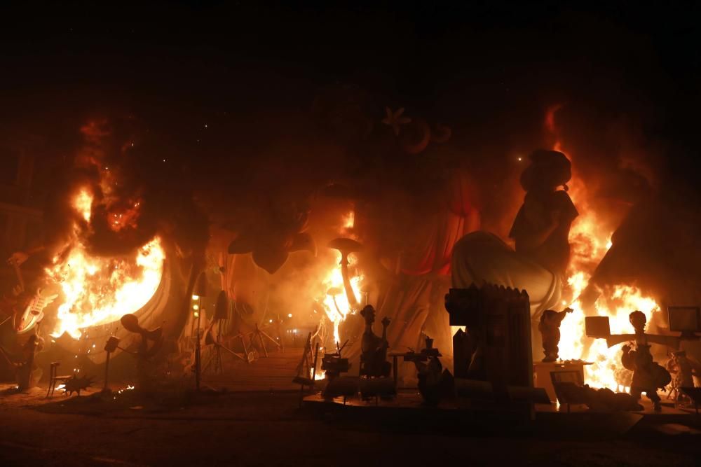 La Nit de la Cremà pone fin a las Fallas 2018