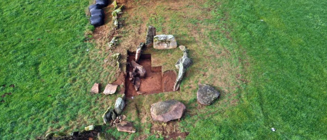 Vista aérea del dolmen de
Alperiz en su estado actual.