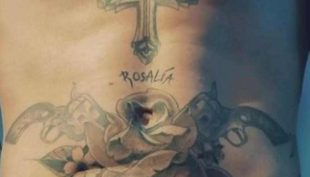 El tatuatge que tenia Rauw Alejandro de Rosalía a la panxa