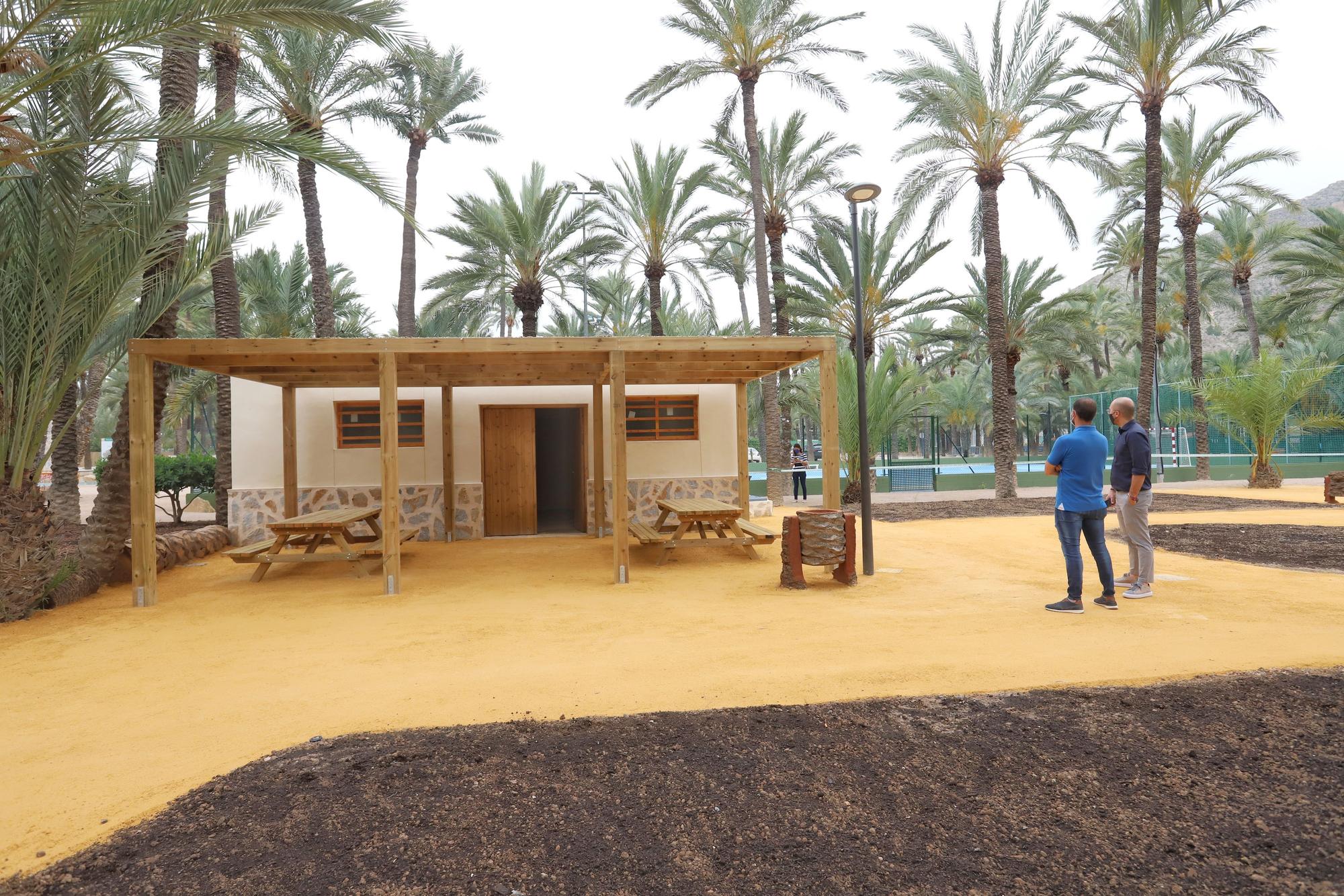 Orihuela inaugura un centro de acogida al visitante en el Palmeral