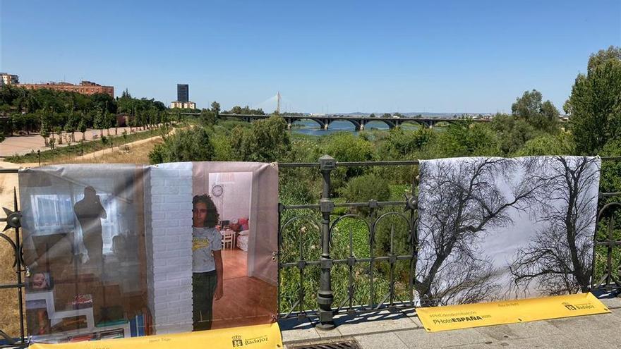 La Concejalía de Cultura refuerza los anclajes de la exposición de fotos del puente de Palmas