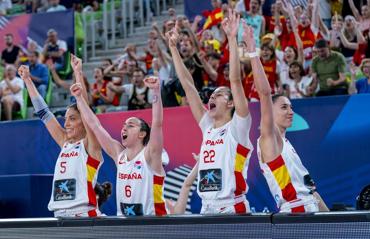 Las españolas, entre ellas, la base del Valencia BC Cristina Ouviña, celebran el pase a la gran final