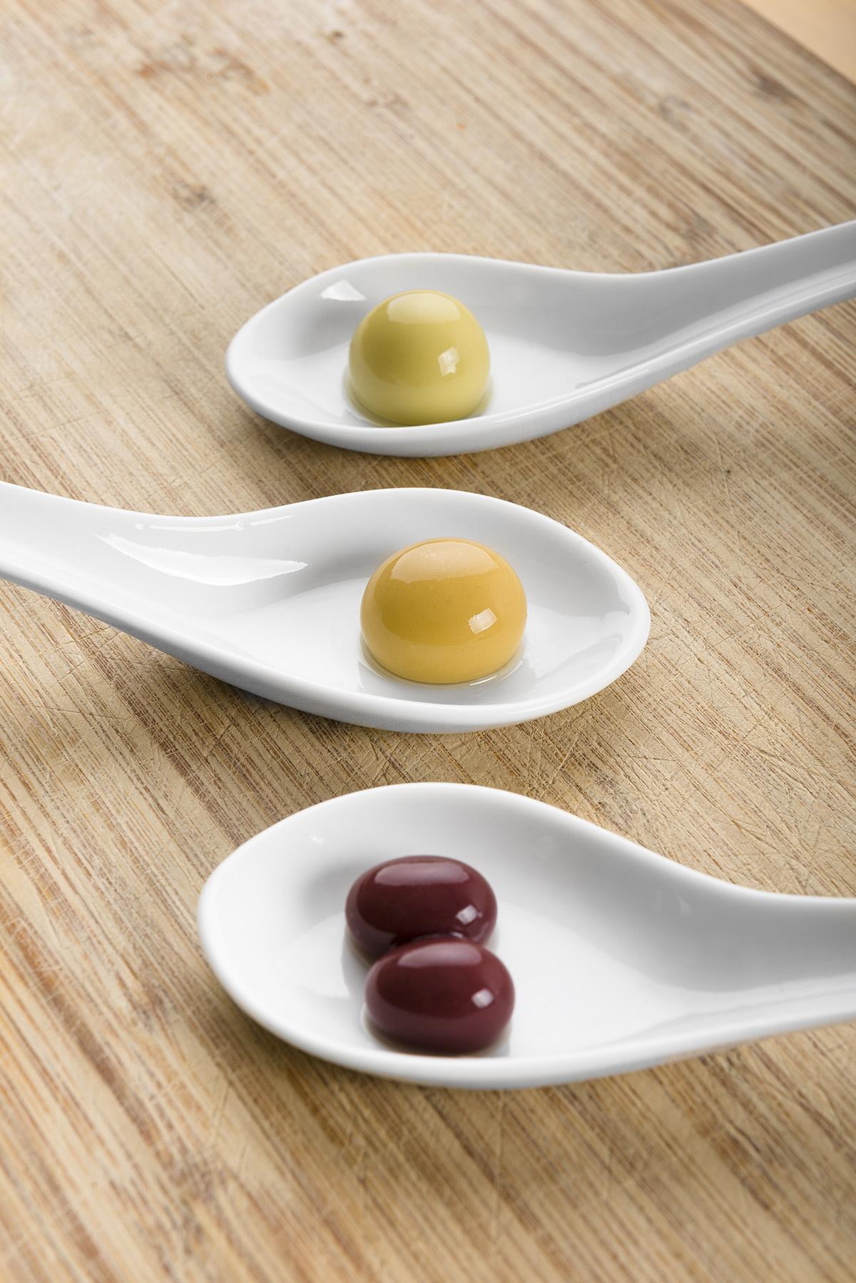 Casa Gourmet incorpora tres referencias de Caviaroli Drops by Albert Adrià: olivas verdes, olivas picantes y olivas negras.