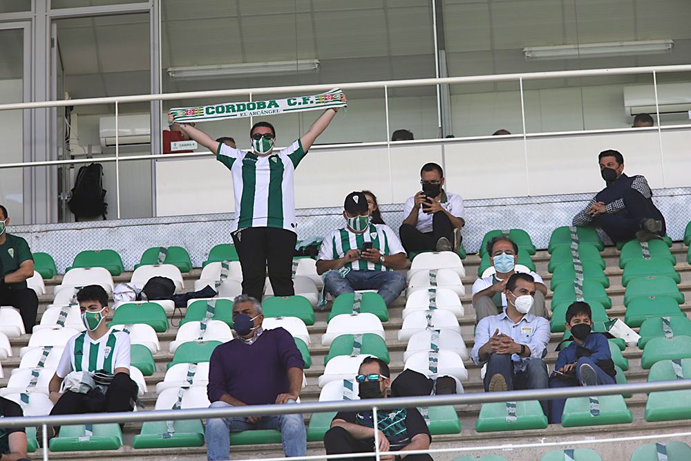 Aficionados asistentes al encuentro Córdoba CF-Balompédica Linense