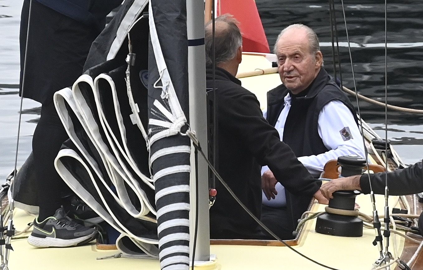 El rey emérito, Juan Carlos I, ya navega por aguas de Sanxenxo