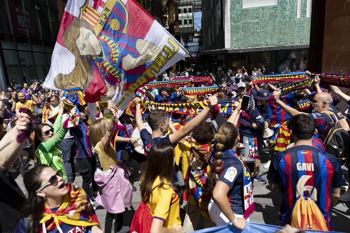 Afición del FC Barcelona en Eindhoven.