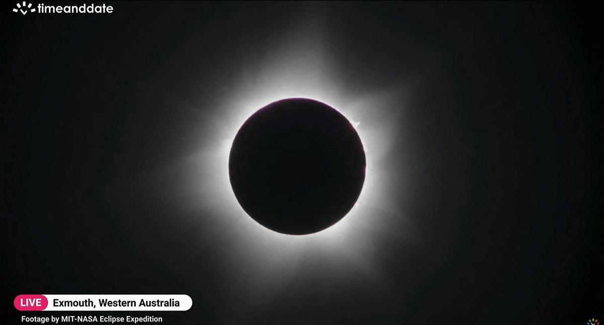 Eclipse solar total visto desde la ciudad australiana de Exmouth.
