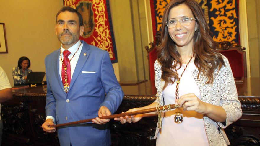 López y Castejón con el bastón de mando en el pleno de investidura de la Corporación, en junio de 2015.