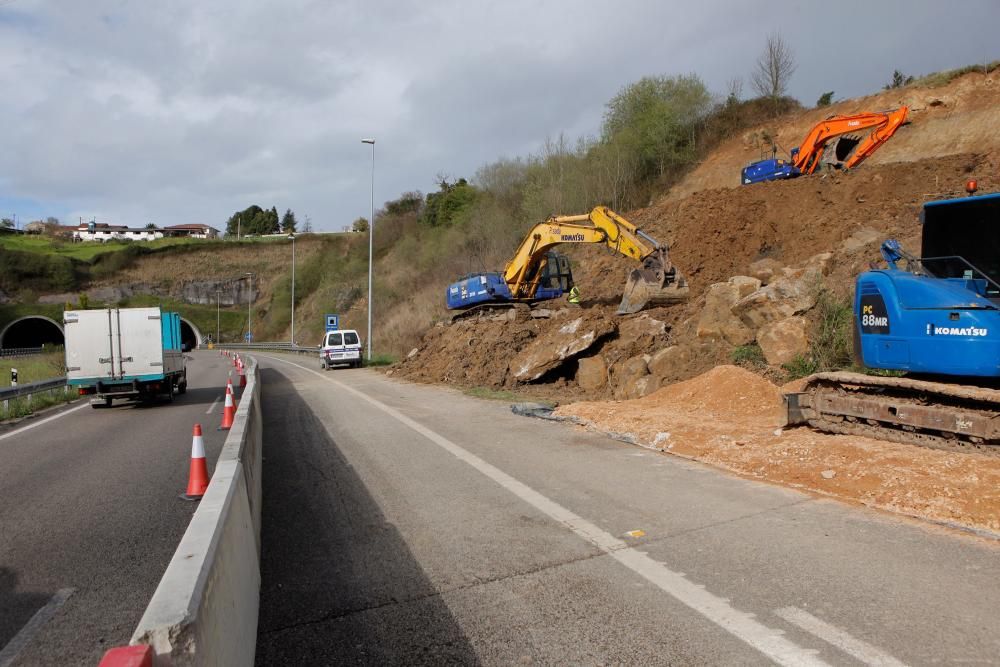 Obras de estabilización de la ladera en la autovía minera