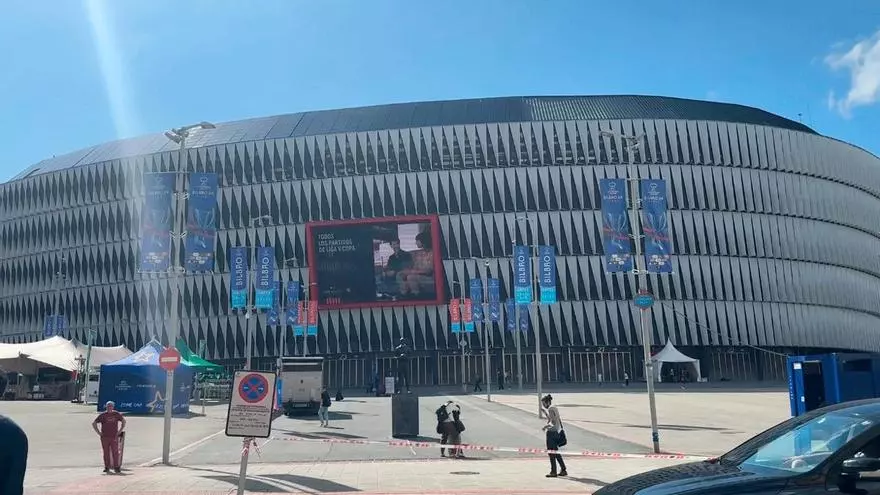 'Nahia' la nueva estatua que mira a San Mamés