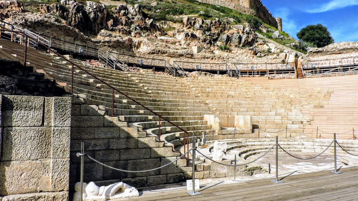 El teatro romano de Medellín, uno de los mejor conservados de Extremadura, es hoy escenario de actividades culturales y símbolo del renacer patrimonial de este Pueblo Mágico