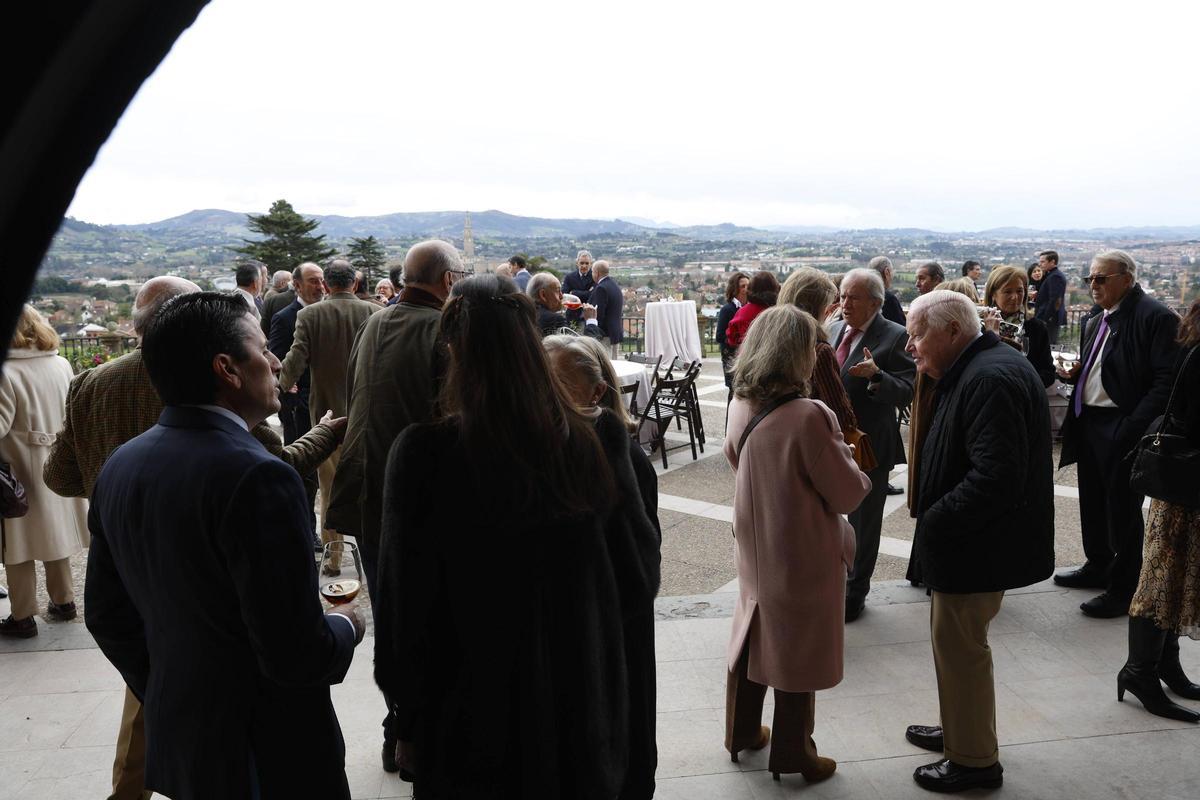 La peña taurina Dávila Miura entrega su premio al mejor toro de la feria de Gijón (en imágenes)