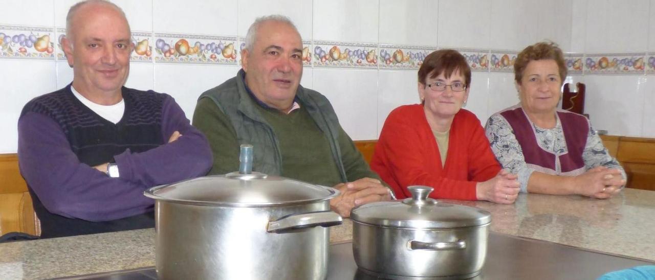 Por la izquierda, Ovidio Rodríguez, Luis Álvarez, Berta Guerra y Carmen Lorido, ayer, en Valdeferreiros.