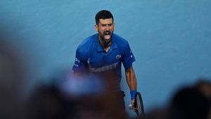 Melbourne (Australia), 21/01/2025.- Novak Djokovic of Serbia reacts during his Mens Singles quarterfinal match against Carlos Alcaraz of Spain at the Australian Open tennis tournament in Melbourne, Australia, 21 January 2025. (Tenis, España) EFE/EPA/LUKAS COCH AUSTRALIA AND NEW ZEALAND OUT. AUSTRALIA AND NEW ZEALAND OUT