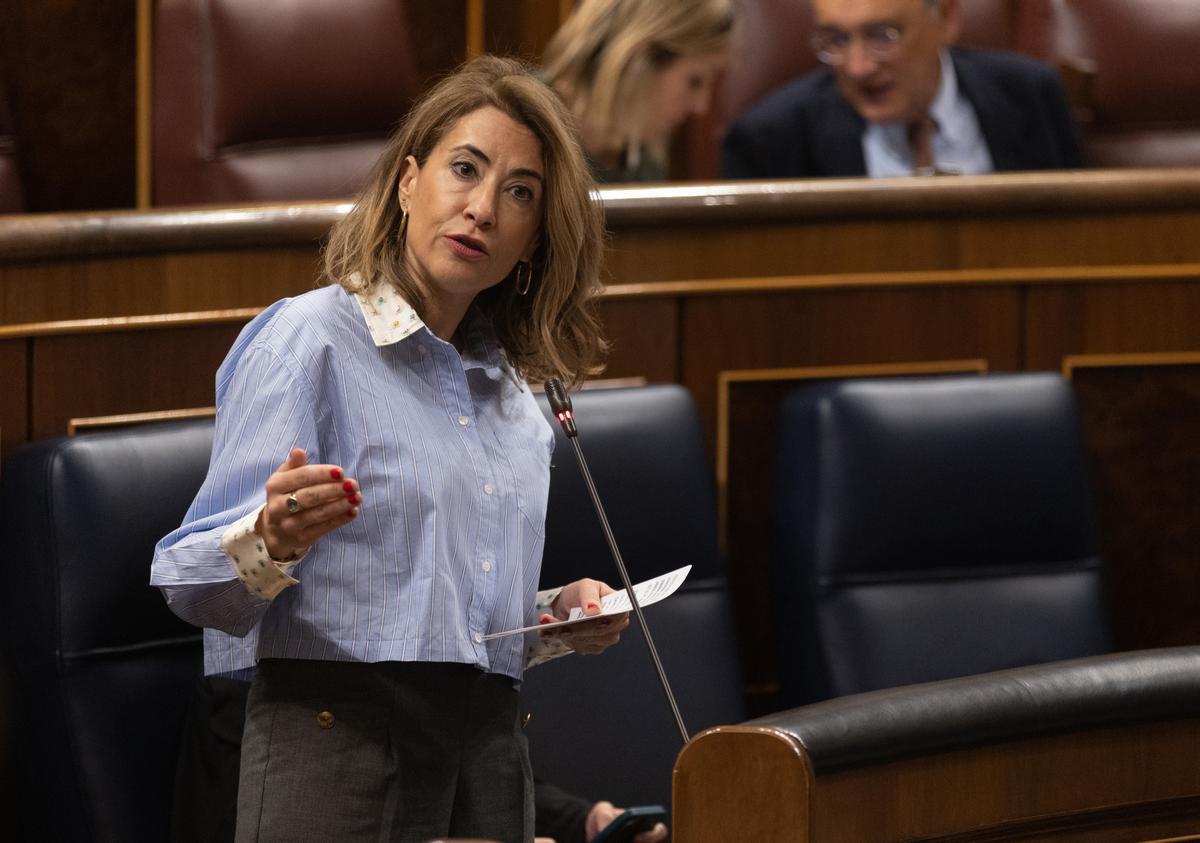 Archivo - La ministra de Transportes, Movilidad y Agenda Urbana, Raquel Sánchez, interviene durante una sesión plenaria en el Congreso de los Diputados, a 14 de diciembre de 2022, en Madrid (España). El PP ha aprovechado la sesión de control al Gobierno e