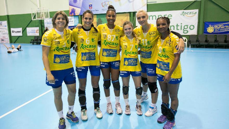 Maria Luján, Almudena Rodríguez, Yacaira Tejeda, Arabia Peña, Ana María Hamciuc y Bintou Diallo.