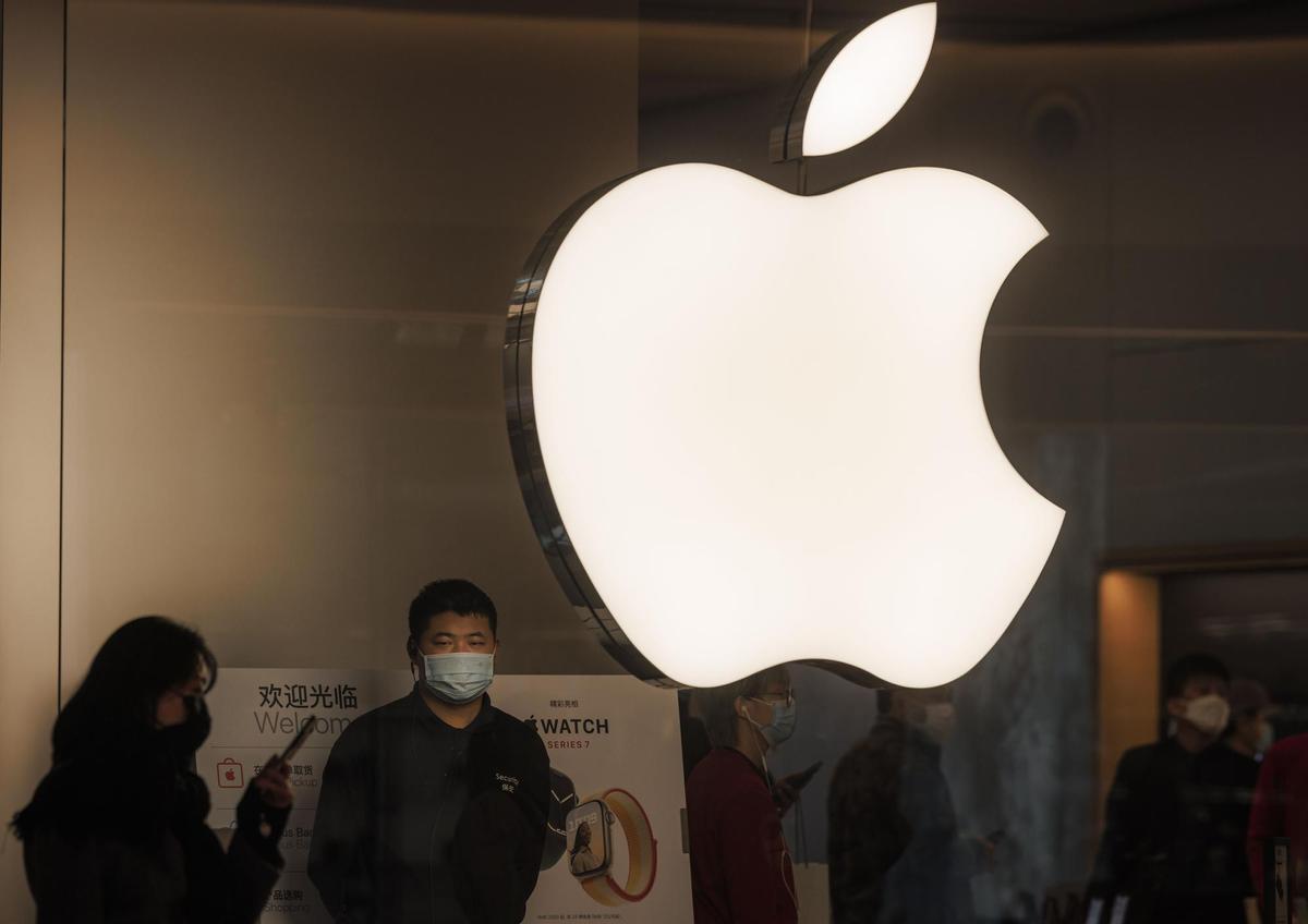 Logo de Apple en Shanghai, (China), en una foto de archivo. EFE/EPA/ALEX PLAVEVSKI