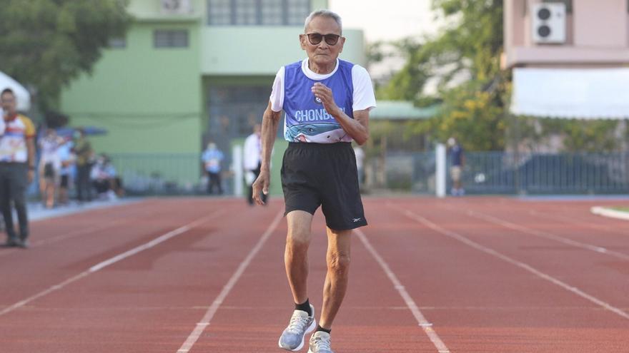 El tailandés de 102 años que arrasa en las competiciones atléticas: &quot;Noto que mi cuerpo está haciéndose más fuerte&quot;