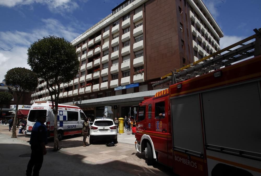 Una mujer fallece al incendiarse su piso en el edificio de Salesas, en Oviedo