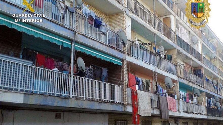 Fachada del edificio donde se produjo la violación de la mujer.