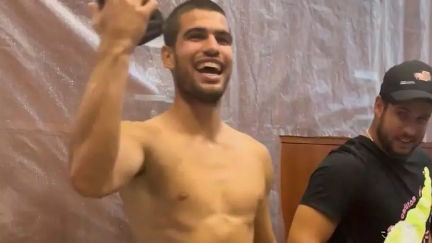 Alcaraz, desatado en su celebración tras ganar el US Open... ¡Fiesta de champán!