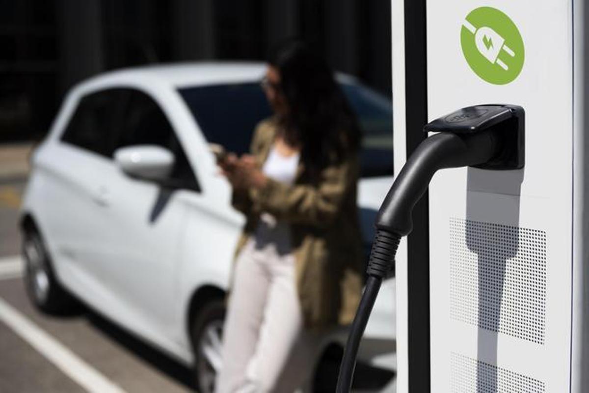 ¿Cómo puedes instalar un cargador para tu coche eléctrico?