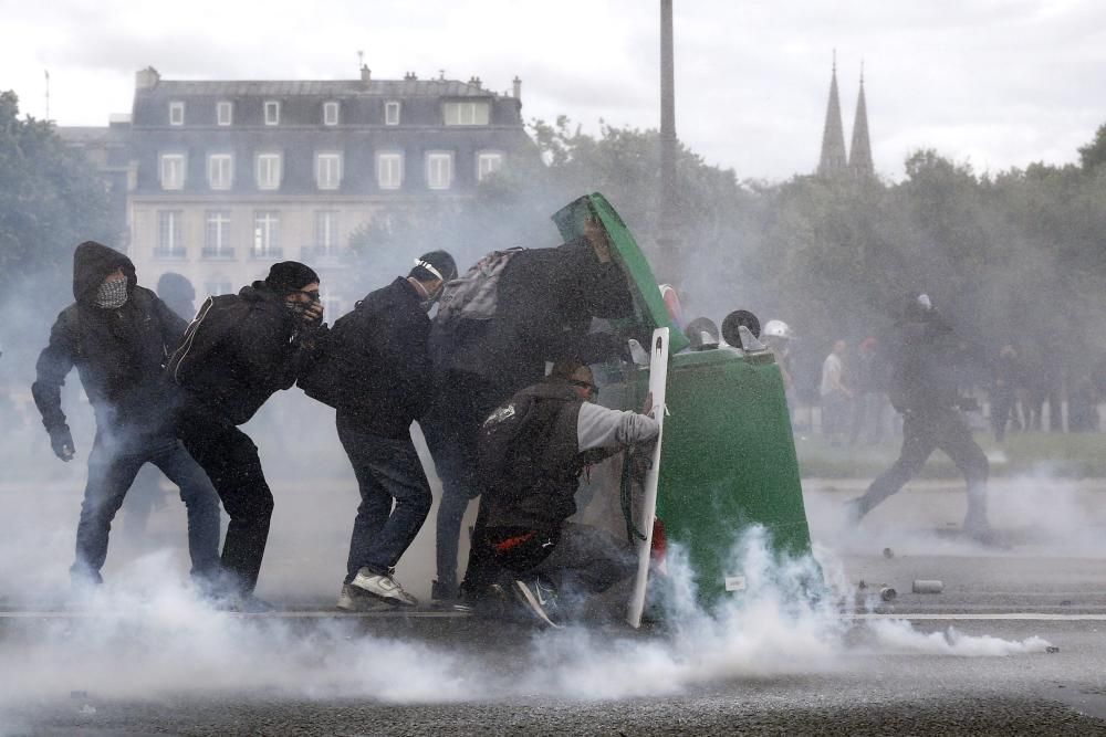 Batalla campal en París por la reforma laboral