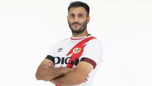 Yacine Qasmi, con la camiseta del Rayo Vallecano