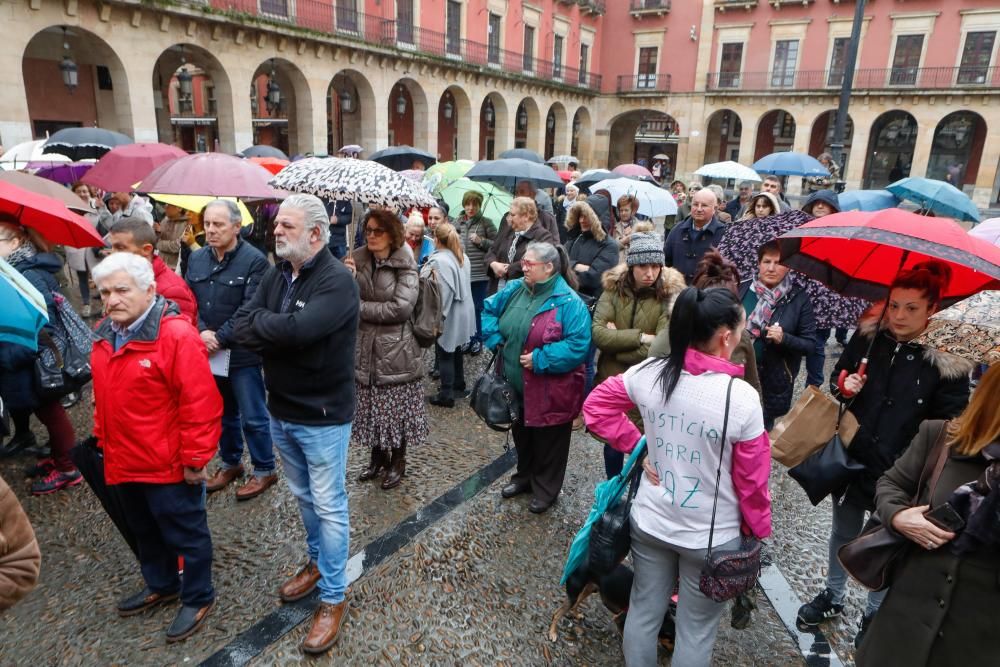 Emotivo minuto de silencio en Gijón por Paz Fernández