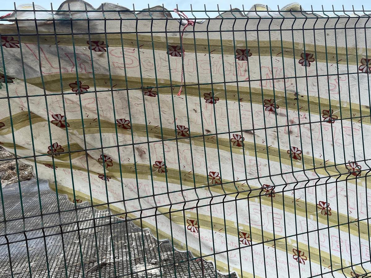 La pancarta de los residentes en el Solarón.