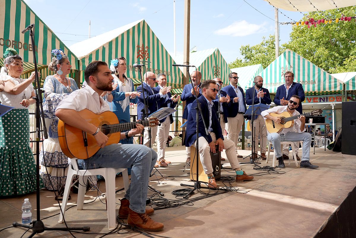 Un jueves brillante y soleado dispara la fiesta en El Arenal