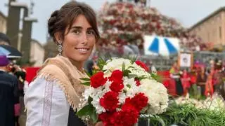 Pilar Valero Allué, la primera modelo aragonesa creada con IA, disfruta de los Pilares como una más