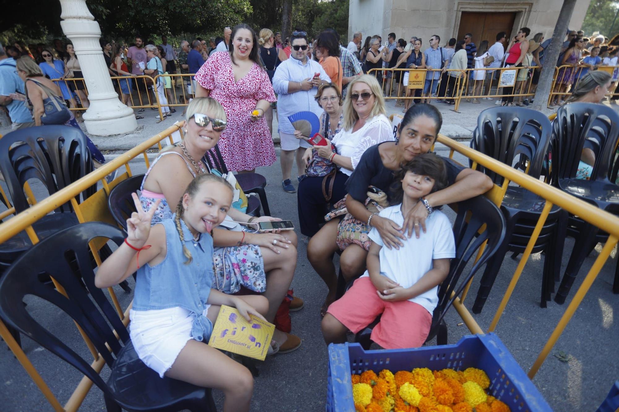 Búscate en los palcos de la Batalla de Flores de València 2022