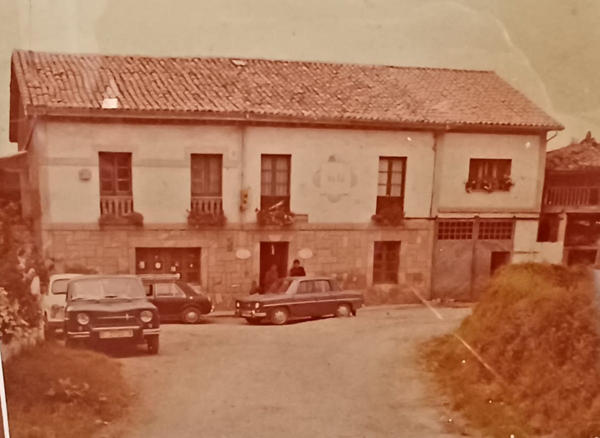 Casa Luis, en una foto antigua, de los años setenta del pasado siglo.