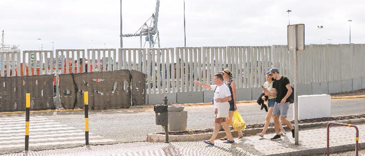 Puerto del Rosario reclama a Ibarra la demolición de la valla del muelle